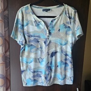 Karen Scott Abstract Blue and White Short Sleeve Top